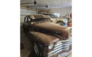 Chevrolet-4-dr-sedan-1948-maroon-maroon-grey-2
