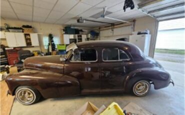 Chevrolet-4-dr-sedan-1948-maroon-maroon-grey
