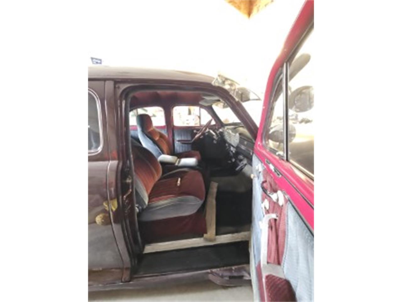 Chevrolet-4-dr-sedan-1948-maroon-maroon-grey-4