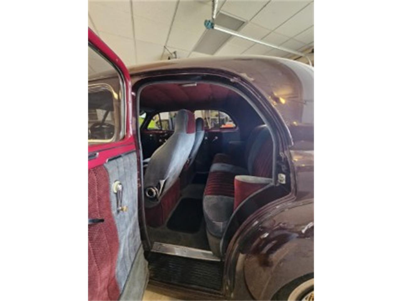 Chevrolet-4-dr-sedan-1948-maroon-maroon-grey-7