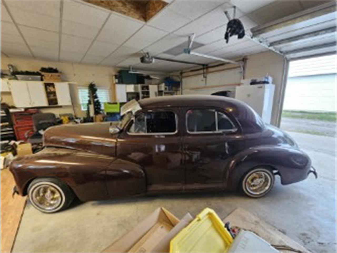 Chevrolet-4-dr-sedan-1948-maroon-maroon-grey