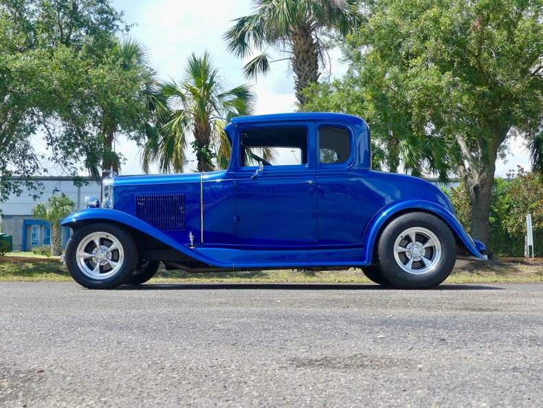 Chevrolet-5-window-1931-Bright-Blue-Metallic-Blue-14