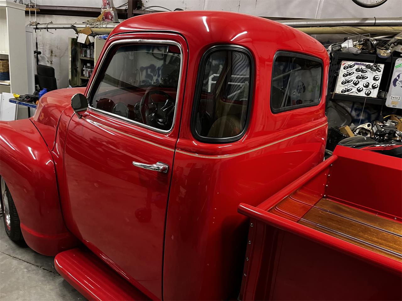 Chevrolet-5-window-pickup-1949-Red-Tan-12
