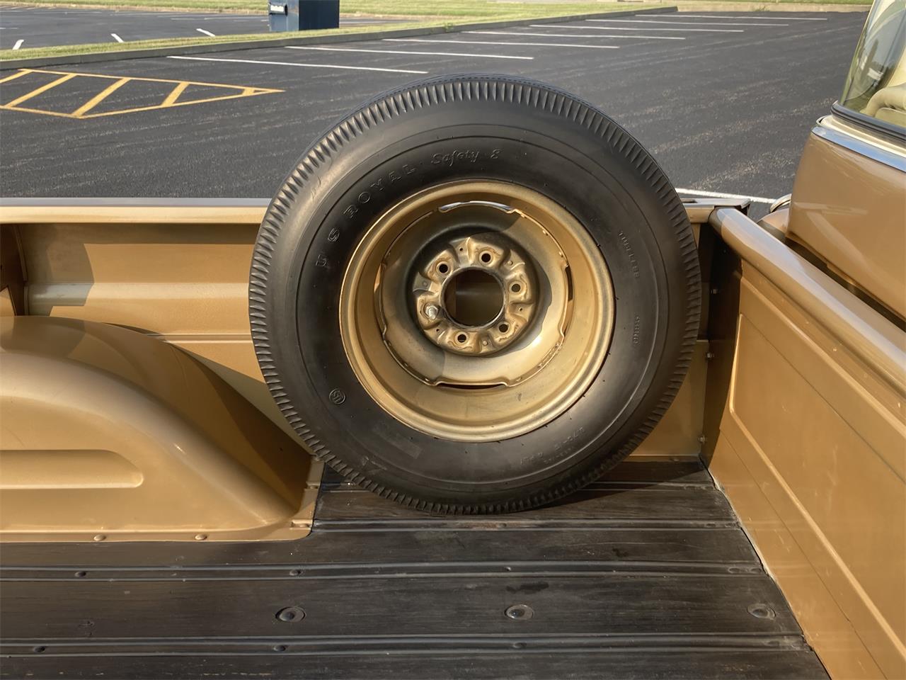 Chevrolet-Apache-1958-Ann.-GoldSand-Beige-Sand-Beige-11