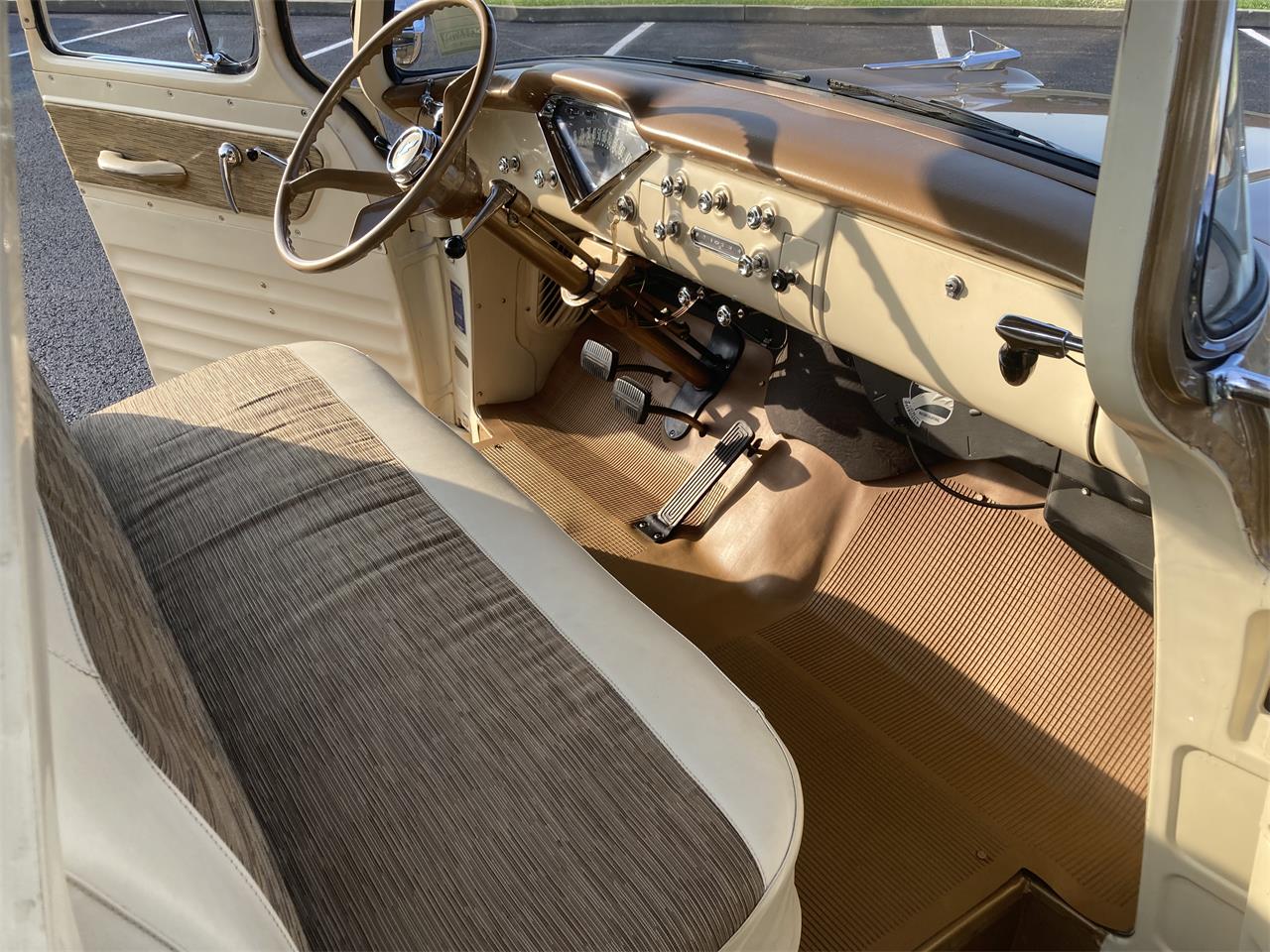 Chevrolet-Apache-1958-Ann.-GoldSand-Beige-Sand-Beige-28
