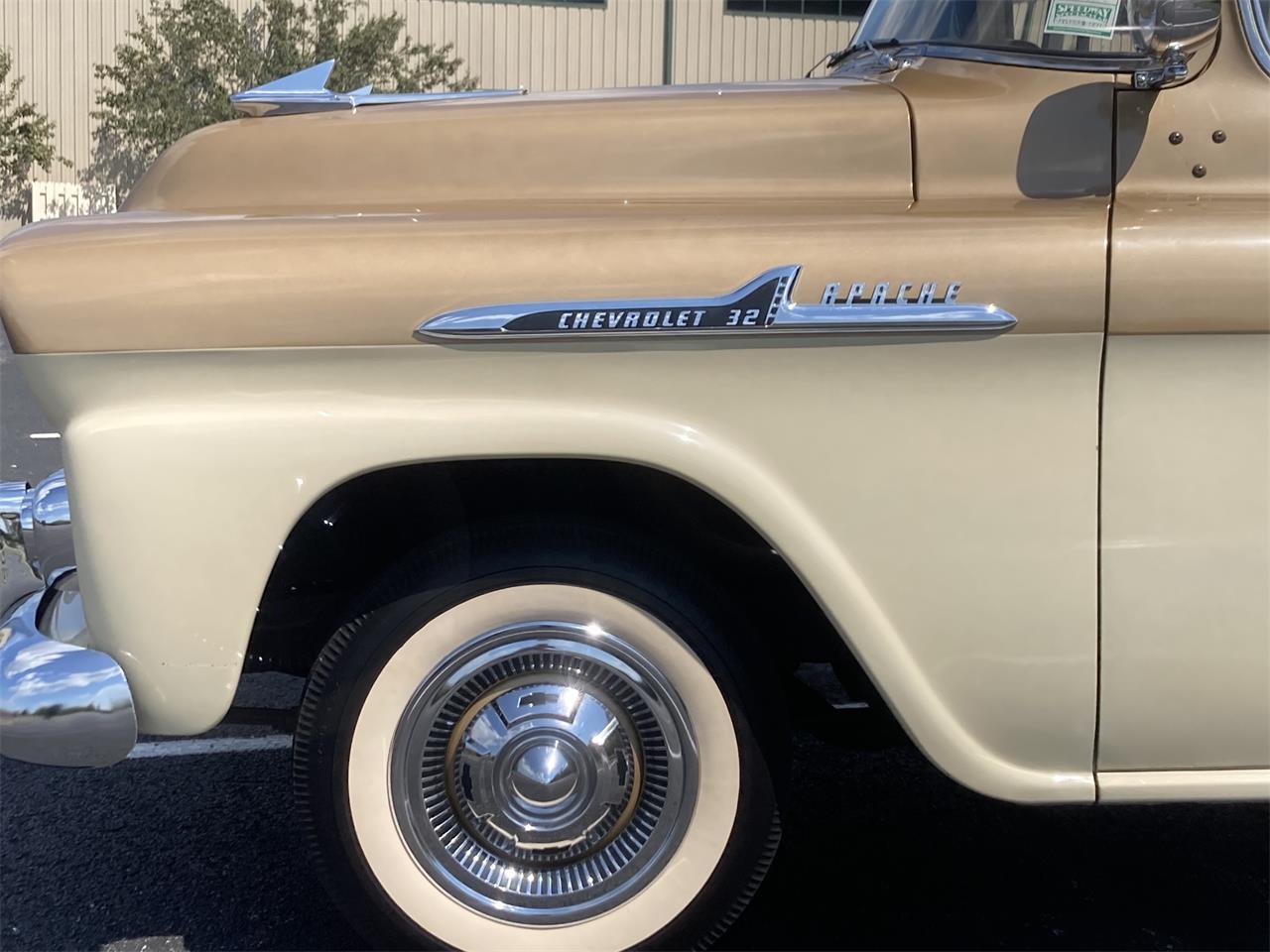 Chevrolet-Apache-1958-Ann.-GoldSand-Beige-Sand-Beige-84
