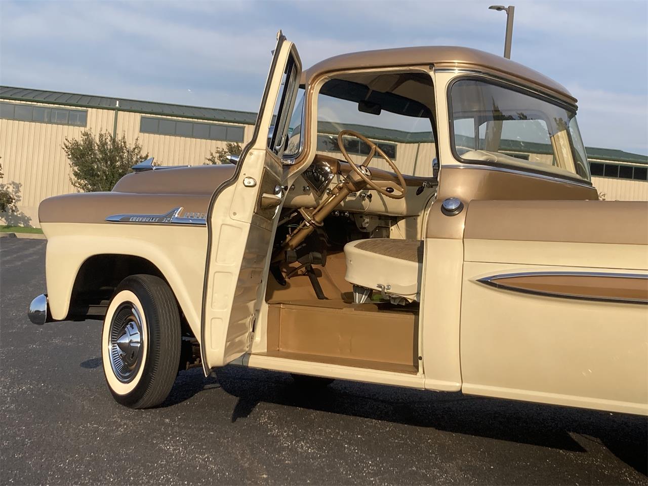 Chevrolet-Apache-1958-Ann.-GoldSand-Beige-Sand-Beige-96