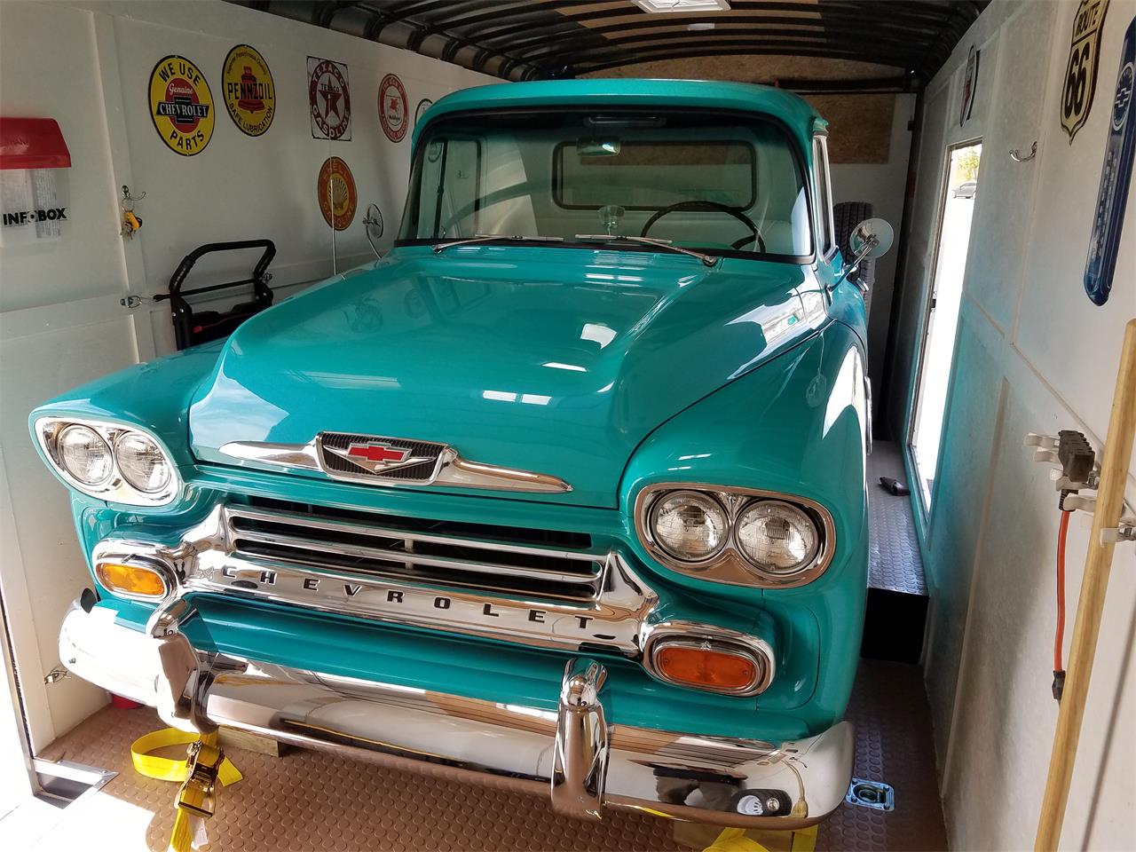 Chevrolet-Apache-1958-Tartan-Turquoise-Tartan-TurquoiseWhi