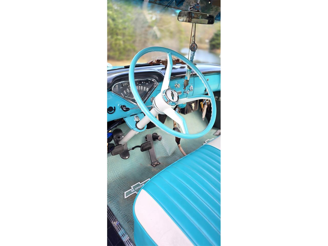 Chevrolet-Apache-1959-Indian-Tourquoise-Tourquoise-and-White-55