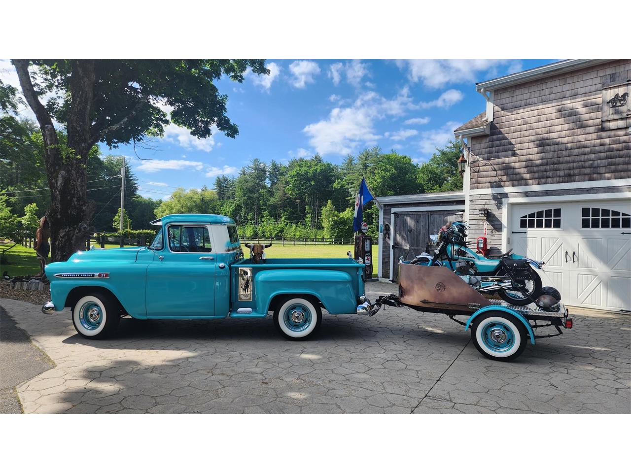 Chevrolet-Apache-1959-Indian-Tourquoise-Tourquoise-and-White-79