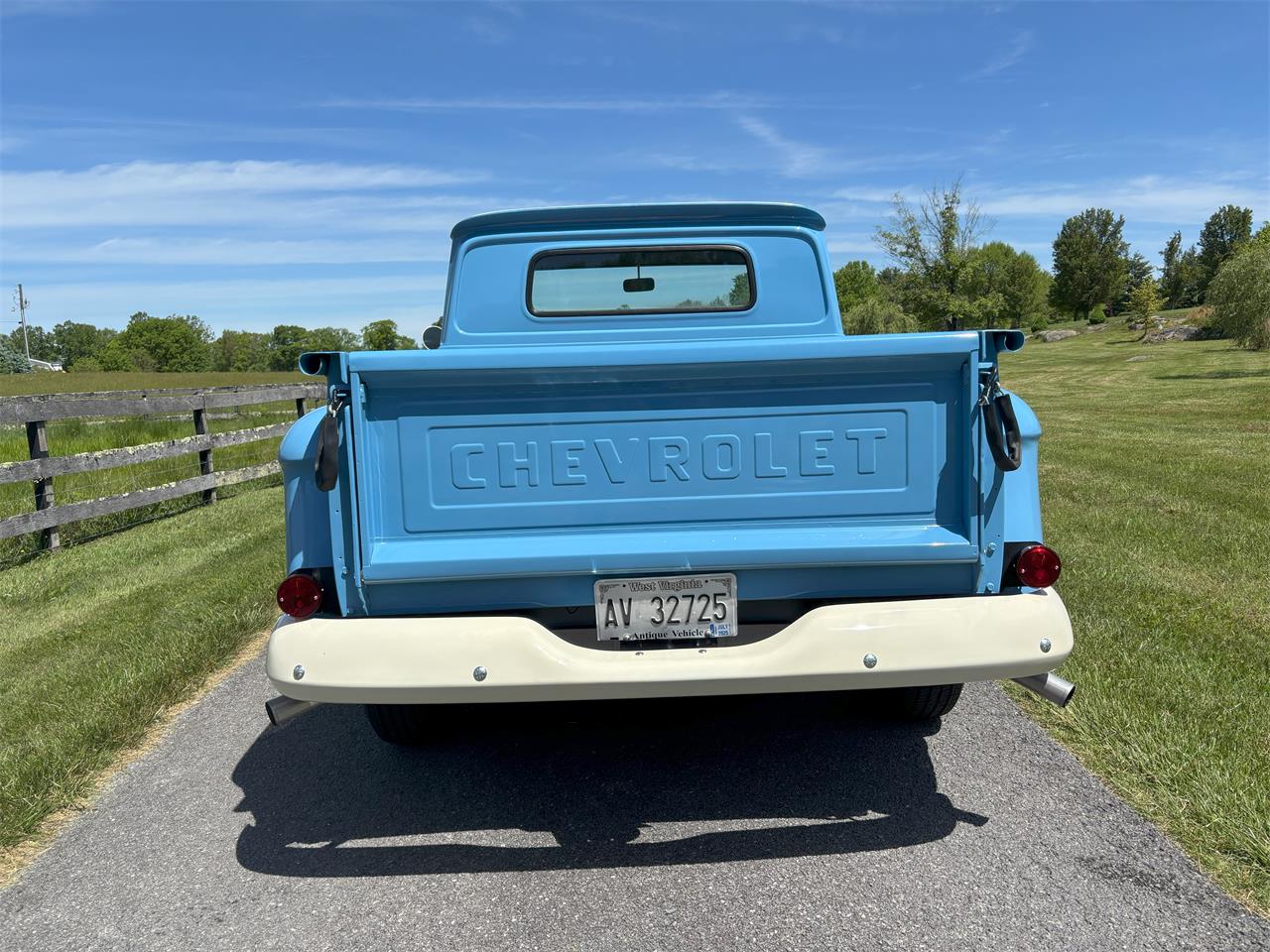 Chevrolet-Apache-1960-Blue-Silver-1