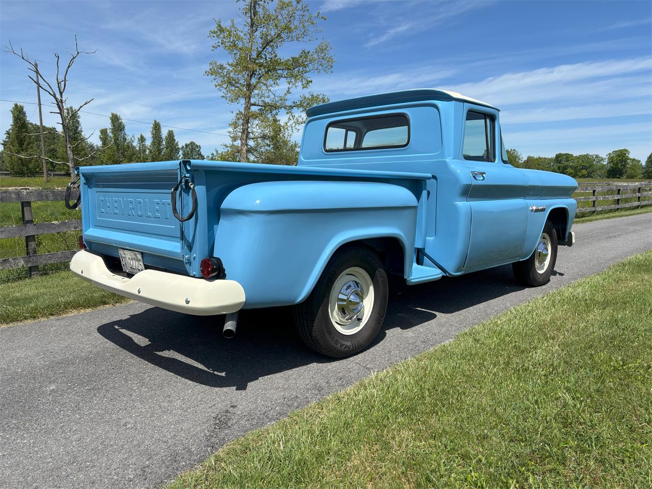 Chevrolet-Apache-1960-Blue-Silver-2