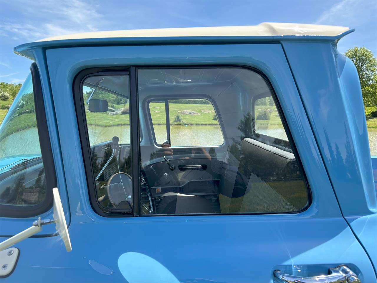Chevrolet-Apache-1960-Blue-Silver-33