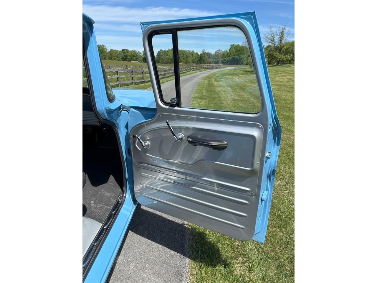 Chevrolet-Apache-1960-Blue-Silver-43