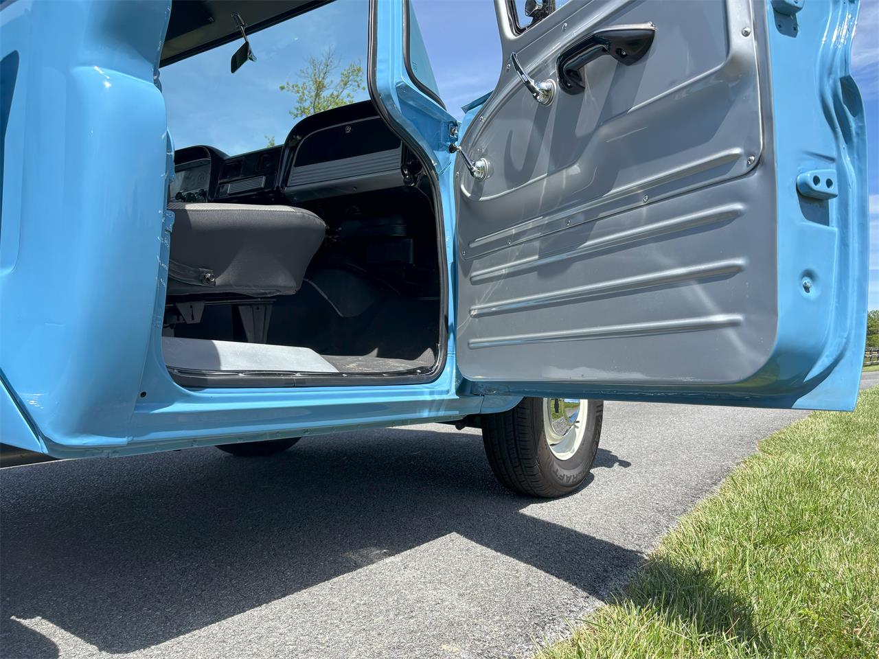 Chevrolet-Apache-1960-Blue-Silver-44