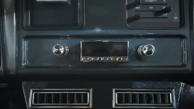 Chevrolet-Apache-1961-Smoke-Gray-Metallic-Black-34