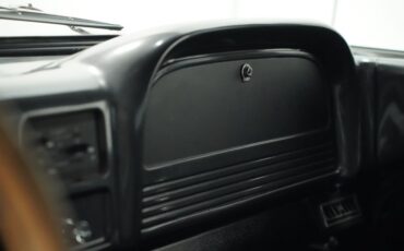 Chevrolet-Apache-1961-Smoke-Gray-Metallic-Black-35