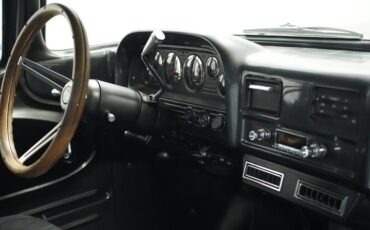Chevrolet-Apache-1961-Smoke-Gray-Metallic-Black-40