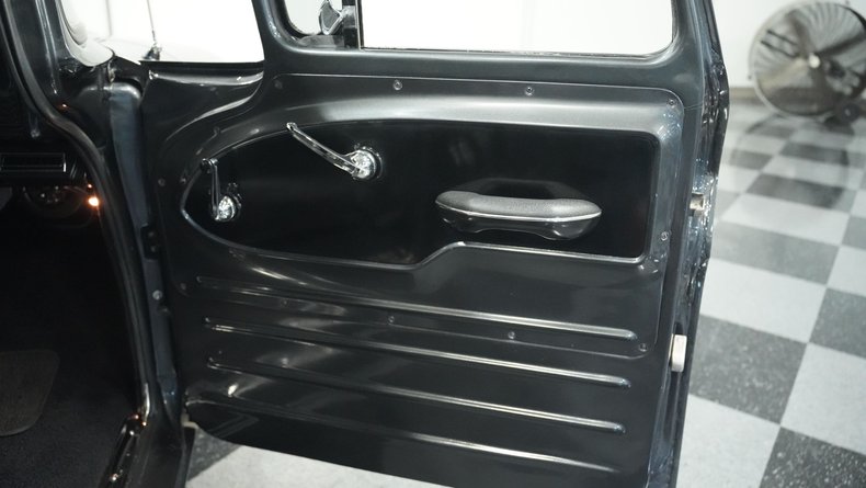 Chevrolet-Apache-1961-Smoke-Gray-Metallic-Black-42
