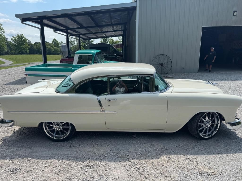 Chevrolet-Bel-Air-210-Restomod-LS3-tremec-6-spd.-Big-brakes-1955-7