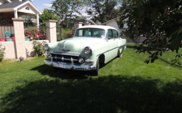 Chevrolet-Bel-air-1953-Cream-over-Green-Green-amp-Tan-4