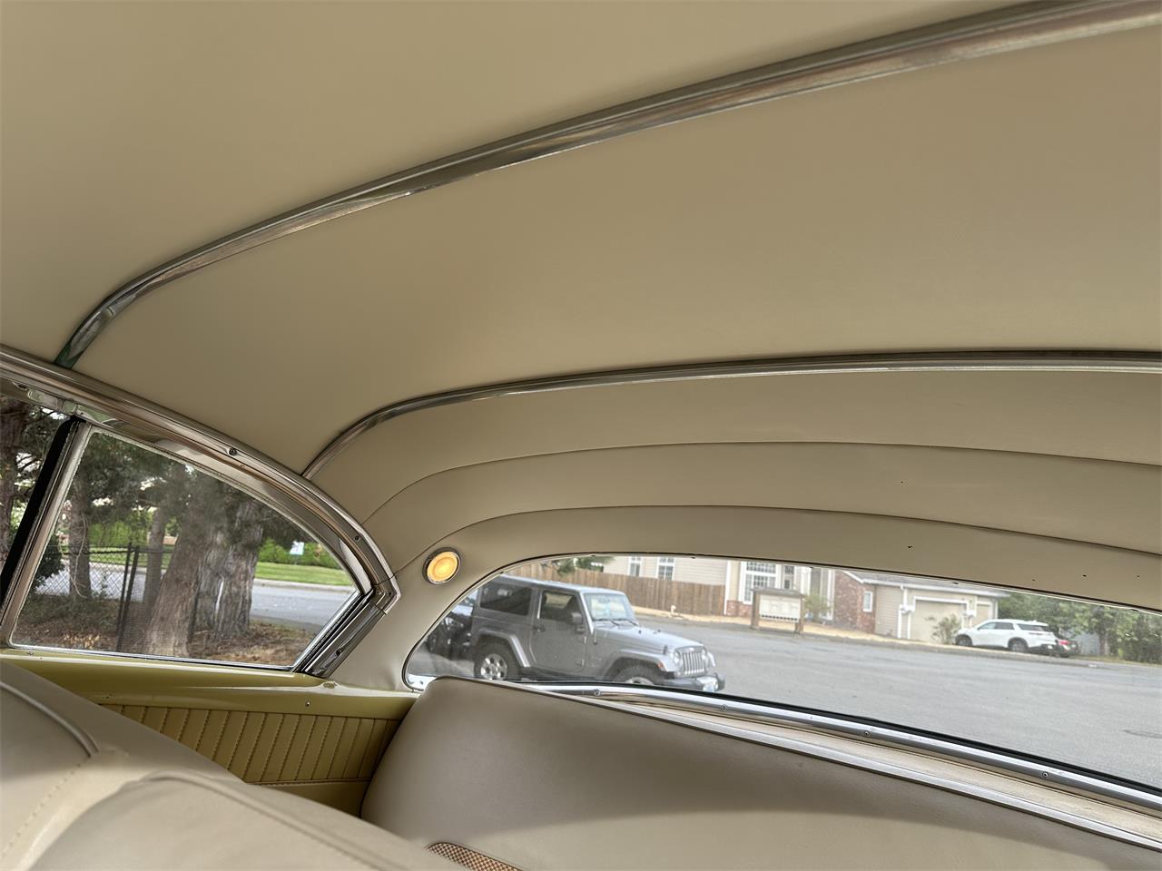 Chevrolet-Bel-air-1953-SungoldIndia-Ivory-Yellow-Beige-Vinal-11