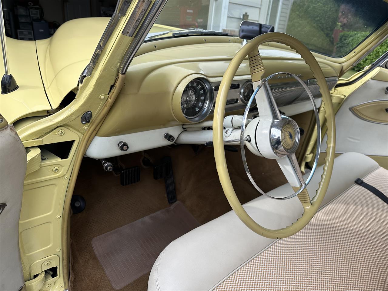Chevrolet-Bel-air-1953-SungoldIndia-Ivory-Yellow-Beige-Vinal-5