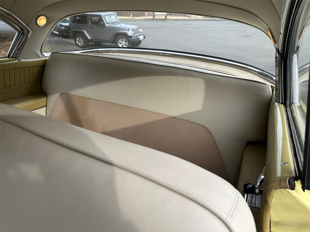 Chevrolet-Bel-air-1953-SungoldIndia-Ivory-Yellow-Beige-Vinal-6