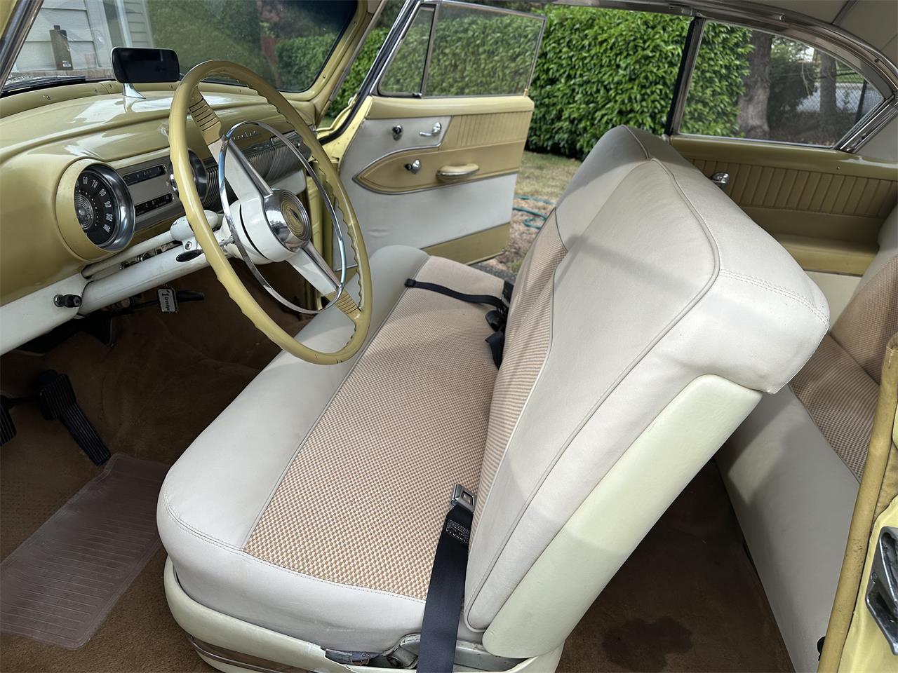 Chevrolet-Bel-air-1953-SungoldIndia-Ivory-Yellow-Beige-Vinal-7