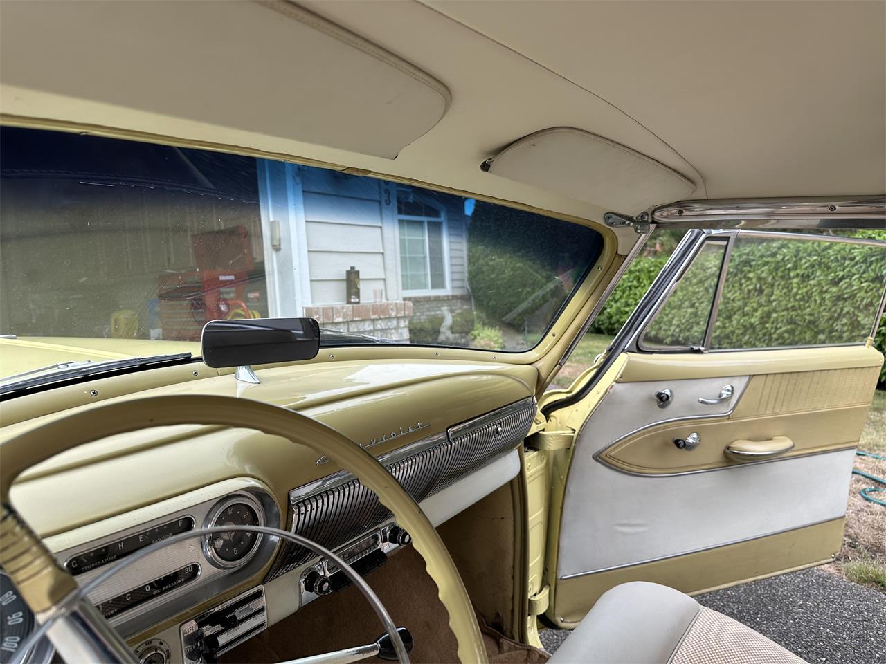 Chevrolet-Bel-air-1953-SungoldIndia-Ivory-Yellow-Beige-Vinal-9