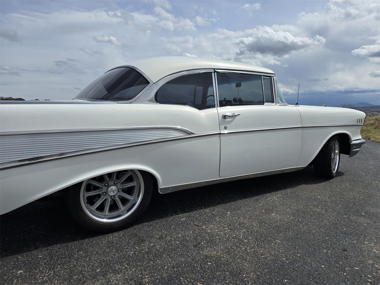Chevrolet-Bel-air-1954-Pearl-White-Red-3