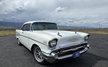 Chevrolet-Bel-air-1954-Pearl-White-Red