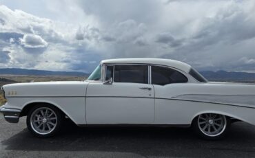 Chevrolet-Bel-air-1954-Pearl-White-Red-5