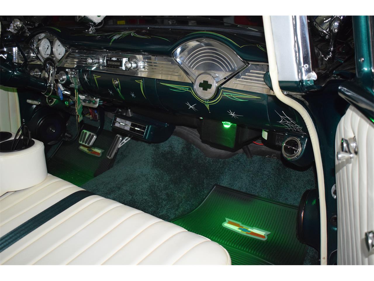 Chevrolet-Bel-air-1956-Forest-GreenSilver-WhiteGreen-42