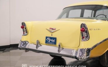 Chevrolet-Bel-air-1956-Grecian-Gold-Charcoal-32