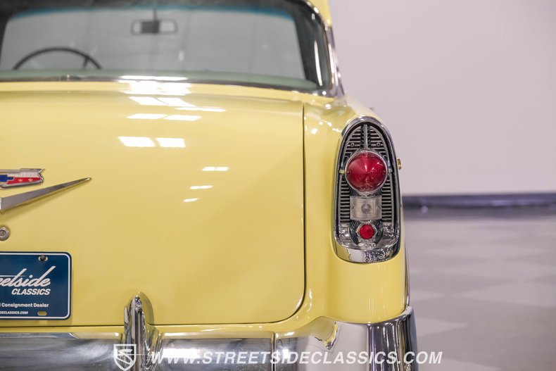 Chevrolet-Bel-air-1956-Grecian-Gold-Charcoal-34