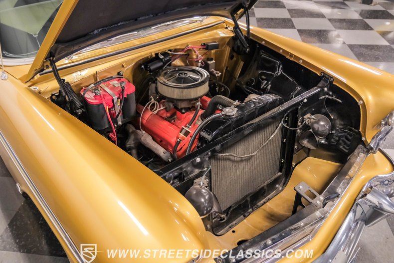 Chevrolet-Bel-air-1956-Grecian-Gold-Charcoal-37