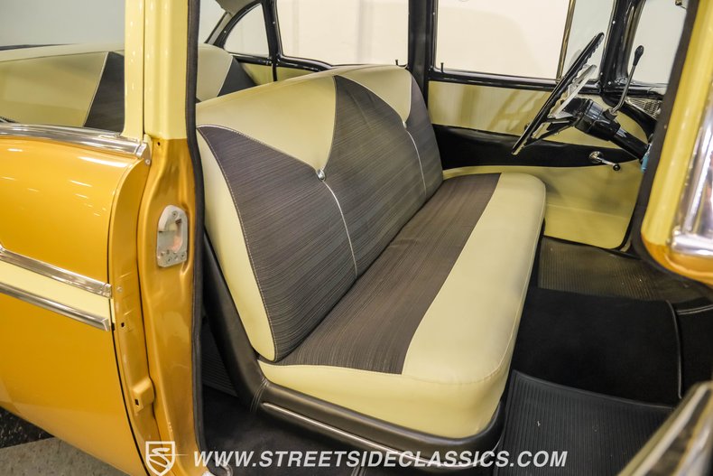 Chevrolet-Bel-air-1956-Grecian-Gold-Charcoal-45