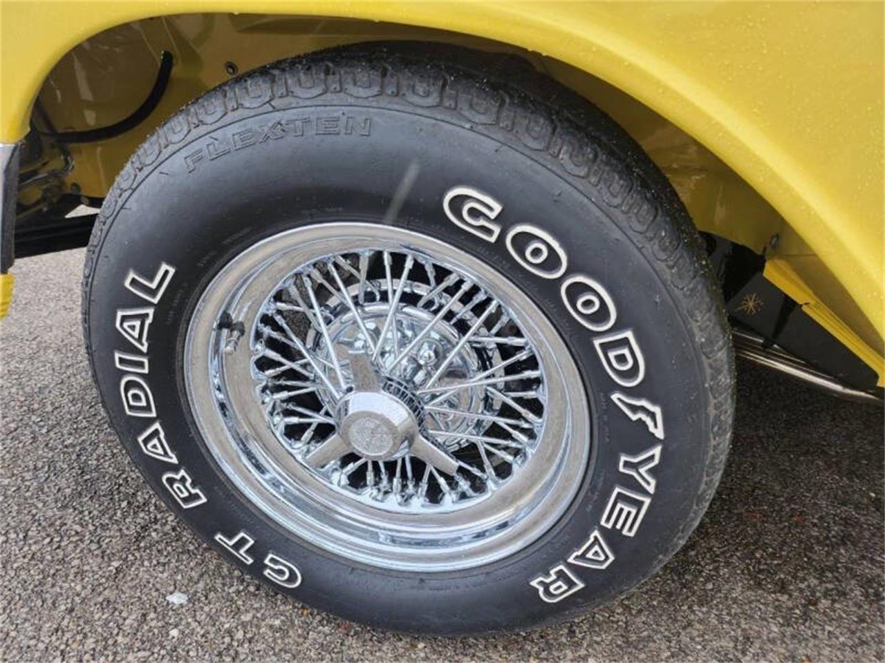 Chevrolet-Bel-air-1956-YellowWhite-Black-27