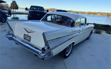 Chevrolet-Bel-air-1957-Cream-RedBlack-11