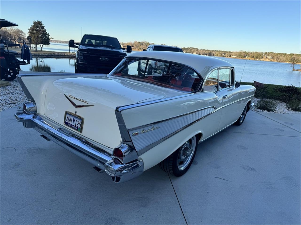 Chevrolet-Bel-air-1957-Cream-RedBlack-11