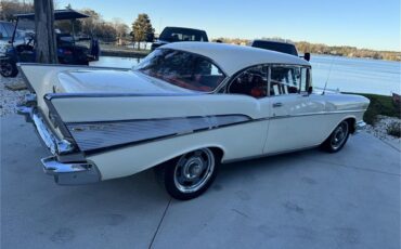 Chevrolet-Bel-air-1957-Cream-RedBlack-12