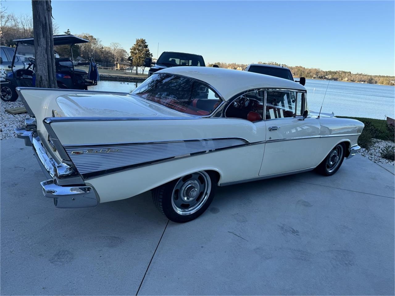 Chevrolet-Bel-air-1957-Cream-RedBlack-12