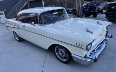 Chevrolet-Bel-air-1957-Cream-RedBlack-14