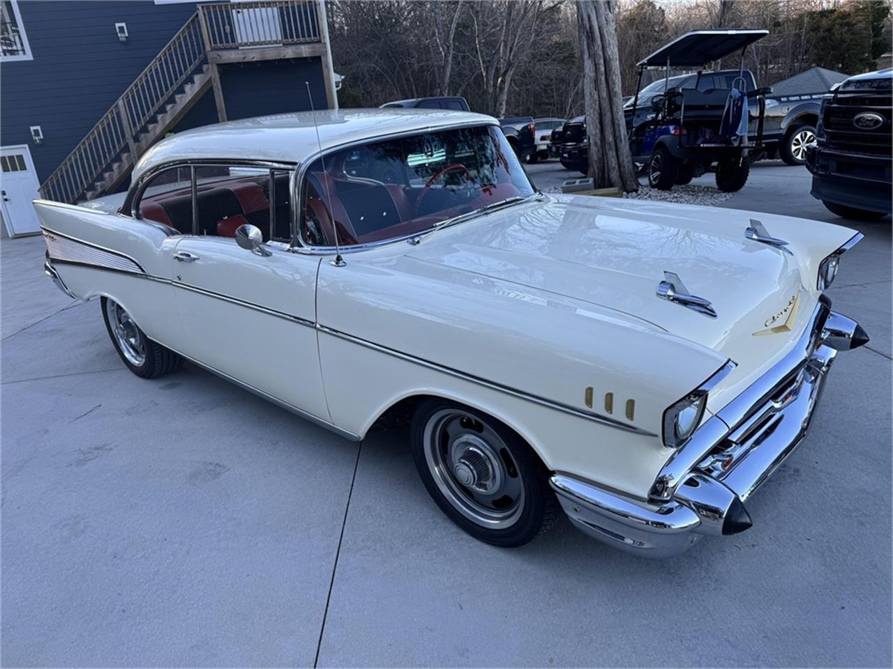 Chevrolet-Bel-air-1957-Cream-RedBlack-14
