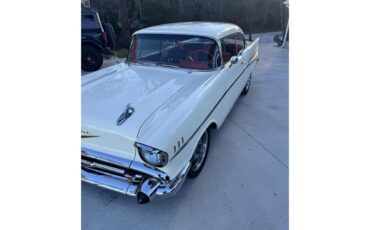 Chevrolet-Bel-air-1957-Cream-RedBlack-2