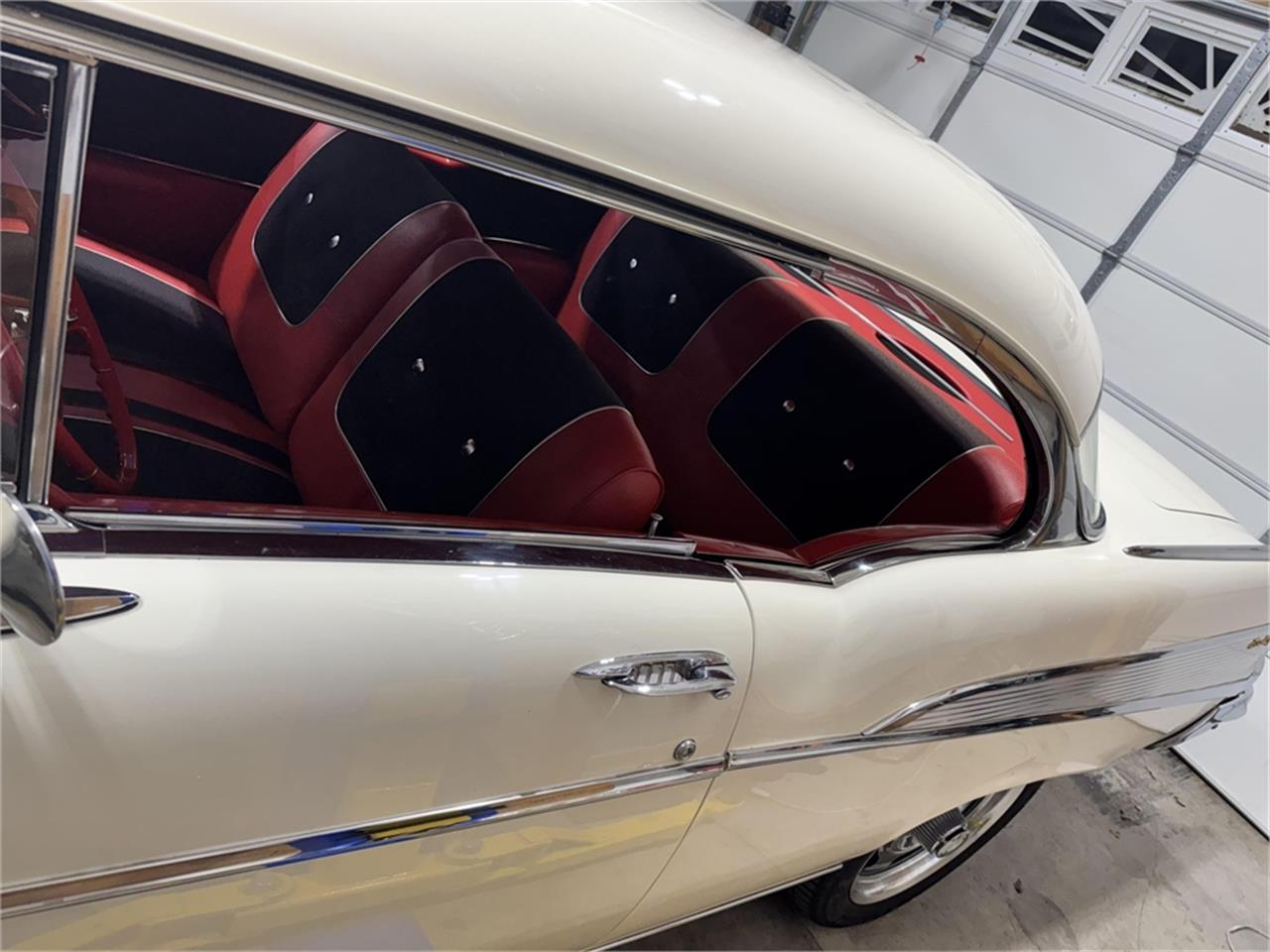 Chevrolet-Bel-air-1957-Cream-RedBlack-22