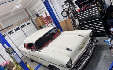 Chevrolet-Bel-air-1957-Cream-RedBlack-26