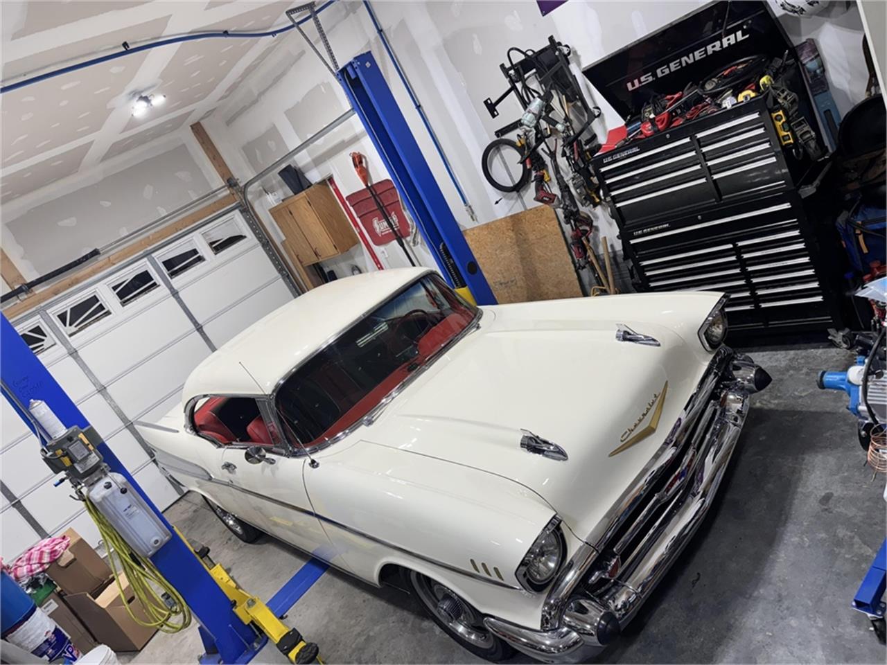 Chevrolet-Bel-air-1957-Cream-RedBlack-26