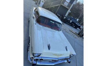 Chevrolet-Bel-air-1957-Cream-RedBlack-29